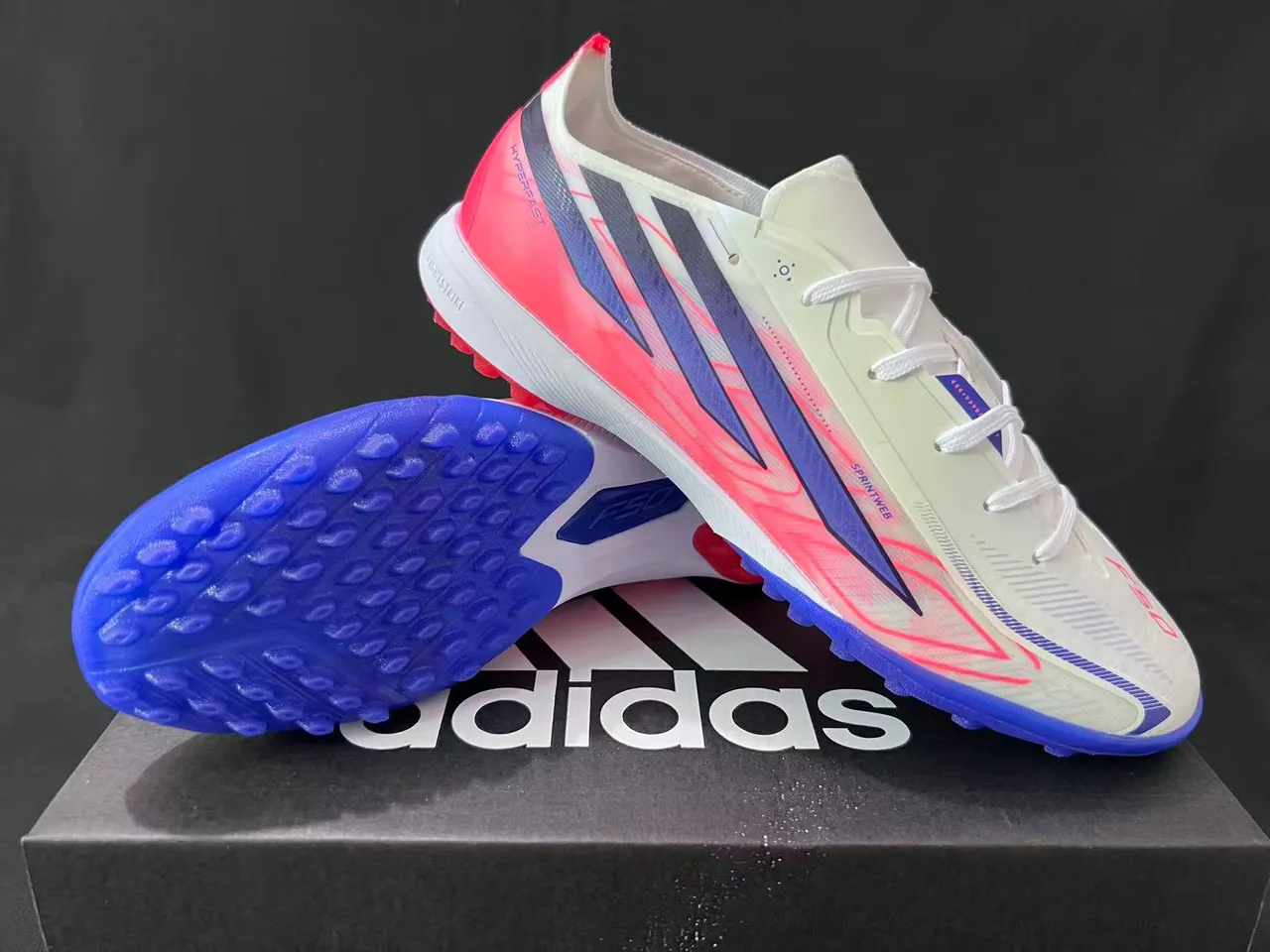 Adidas F50 أبيض وردي منخفض القطع مسامير مخروطية مطبوعة أرضية تركة أحذية كرة القدم 7