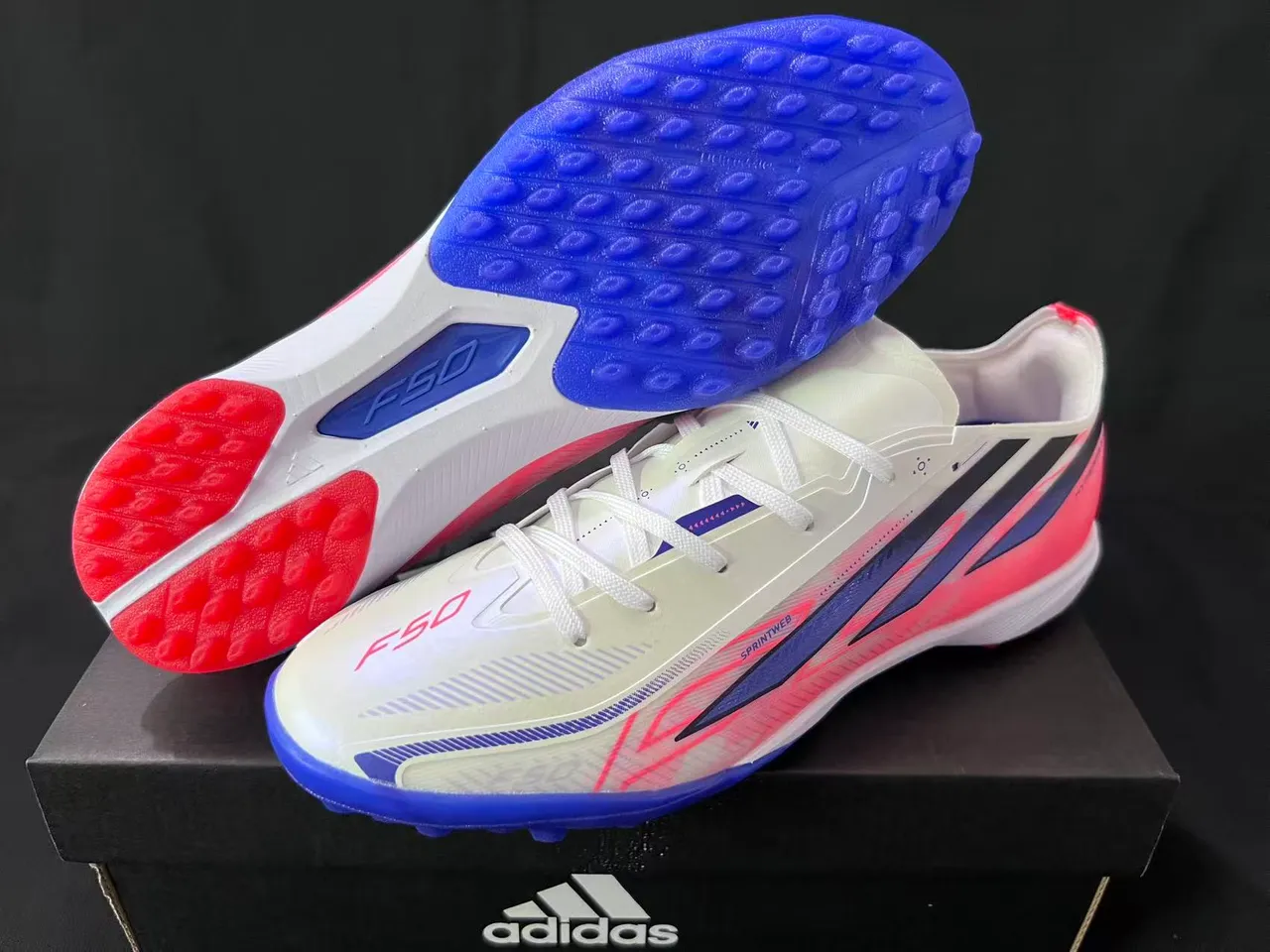 Adidas F50 أبيض وردي منخفض القطع مسامير مخروطية مطبوعة أرضية تركة أحذية كرة القدم 8