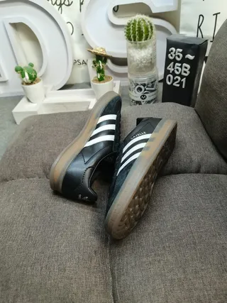 Adidas Gazelle Zapatillas estilo de vida negro y blanco 6