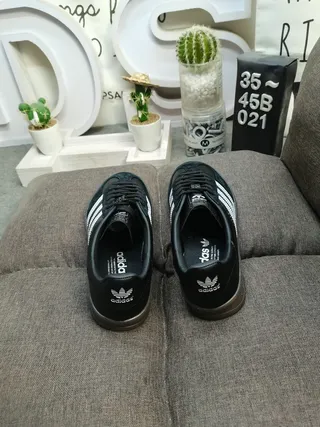 Adidas Gazelle Zapatillas estilo de vida negro y blanco 8