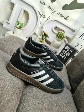 Adidas Gazelle Zapatillas estilo de vida negro y blanco 9