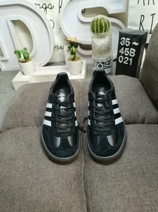 Adidas Gazelle Zapatillas estilo de vida negro y blanco 10
