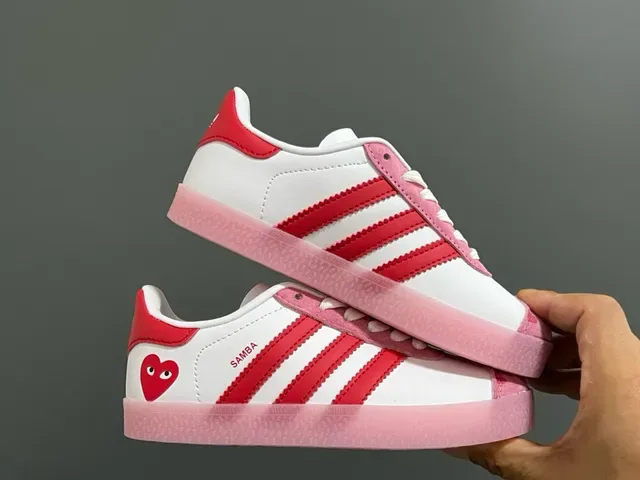 Adidas Gazelle سنيكرز لايف ستايل بطباعة قلب وردي 20