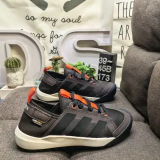 Adidas أحذية رياضية رمادية برتقالية منخفضة مع أربطة أسلوب حياة