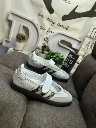 Adidas Zapatillas Lifestyle Verde Beige Sin Cordones Cierre de Correa Rejilla y Recubrimiento Sintético 19