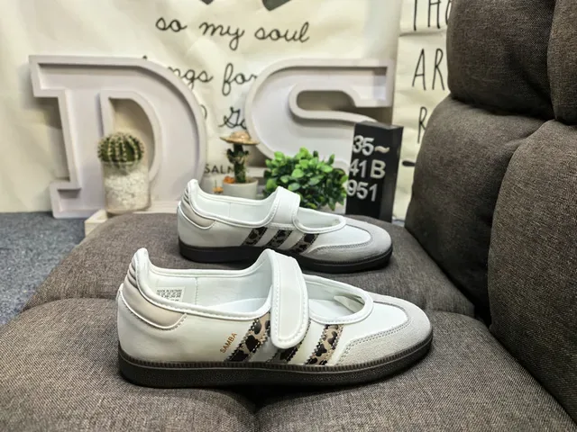 Adidas Zapatillas Lifestyle Verde Beige Sin Cordones Cierre de Correa Rejilla y Recubrimiento Sintético 21