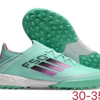 Adidas 绿色粉色针织鞋面渐变条纹设计草地足球鞋