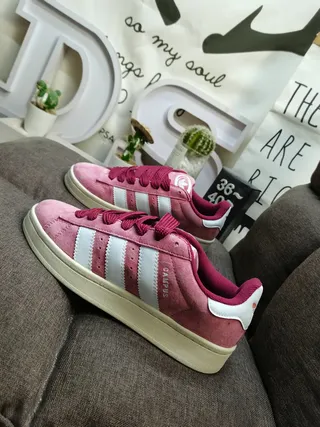 Adidas Tênis Lifestyle com upper de suede verde branco e painel lateral com três listras 7