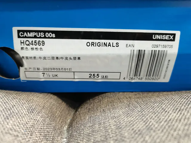 Adidas Tênis Lifestyle com upper de suede verde branco e painel lateral com três listras 22