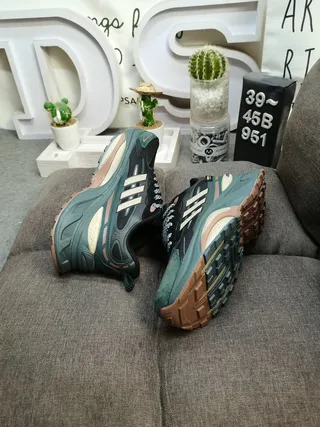Adidas MTS PRO حذاء رياضي سميك أخضر داكن وبيج 7