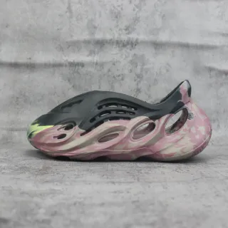 Adidas وردي أسود رغوة مطبوغة مهواة مقاطع نمط حياة أحذية رياضية