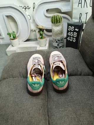 Adidas Chaussures Lifestyle Rose Vert à Encolure Basse avec Toebox Perforé 8