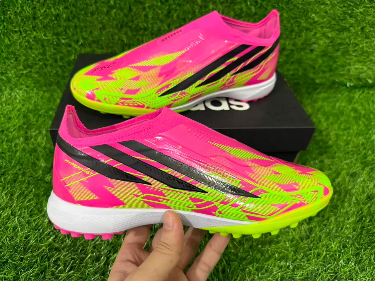 Adidas rose et vert collet à ajustement chaussette overlay de cage synthétique terrain de football chaussures 2