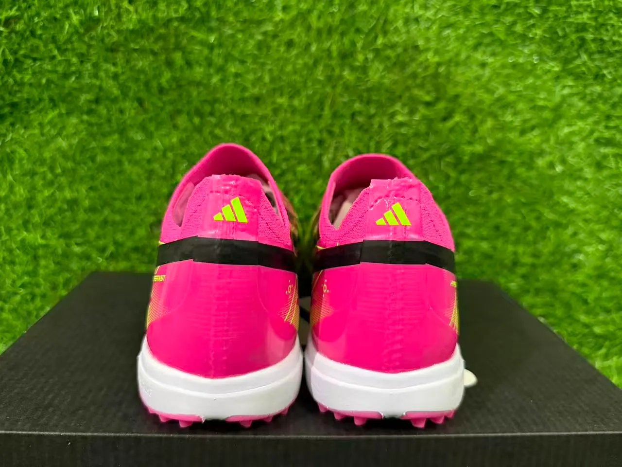 Adidas rose et vert collet à ajustement chaussette overlay de cage synthétique terrain de football chaussures 3