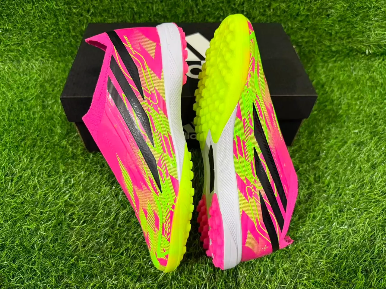 Adidas rose et vert collet à ajustement chaussette overlay de cage synthétique terrain de football chaussures 5