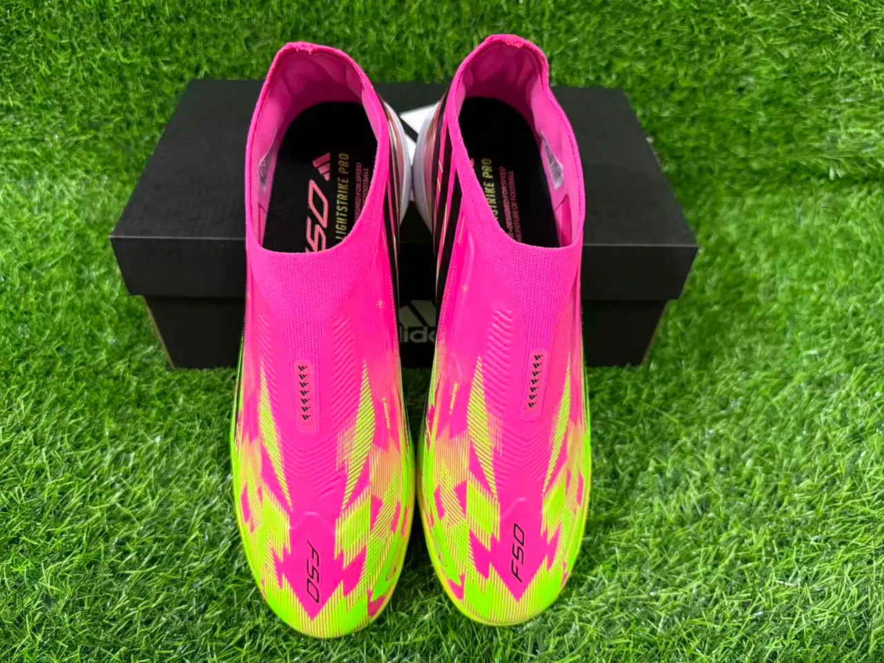 Adidas rose et vert collet à ajustement chaussette overlay de cage synthétique terrain de football chaussures 6