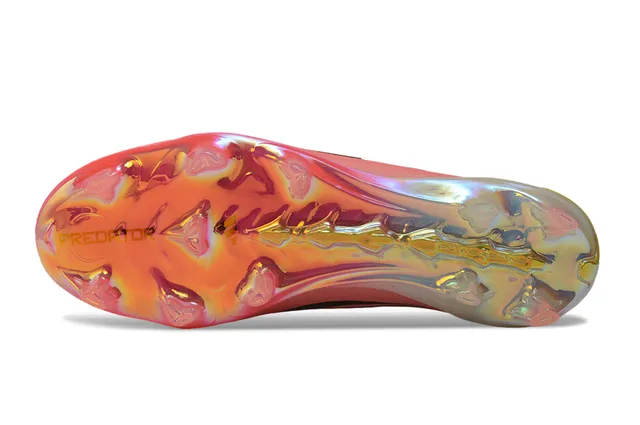 Adidas Predator Chaussures de football rose orange, upper sock-fit, semelle iridescente translucide, sol ferme 6