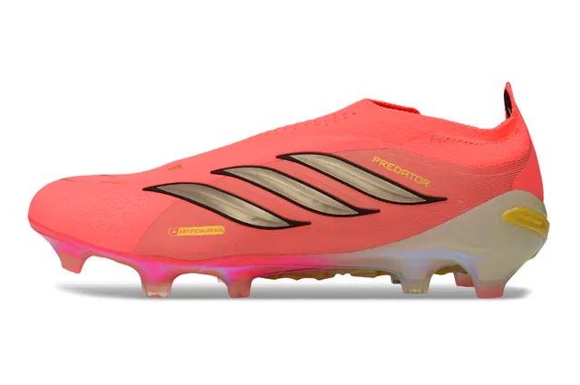 Adidas Predator Chaussures de football rose orange, upper sock-fit, semelle iridescente translucide, sol ferme 8