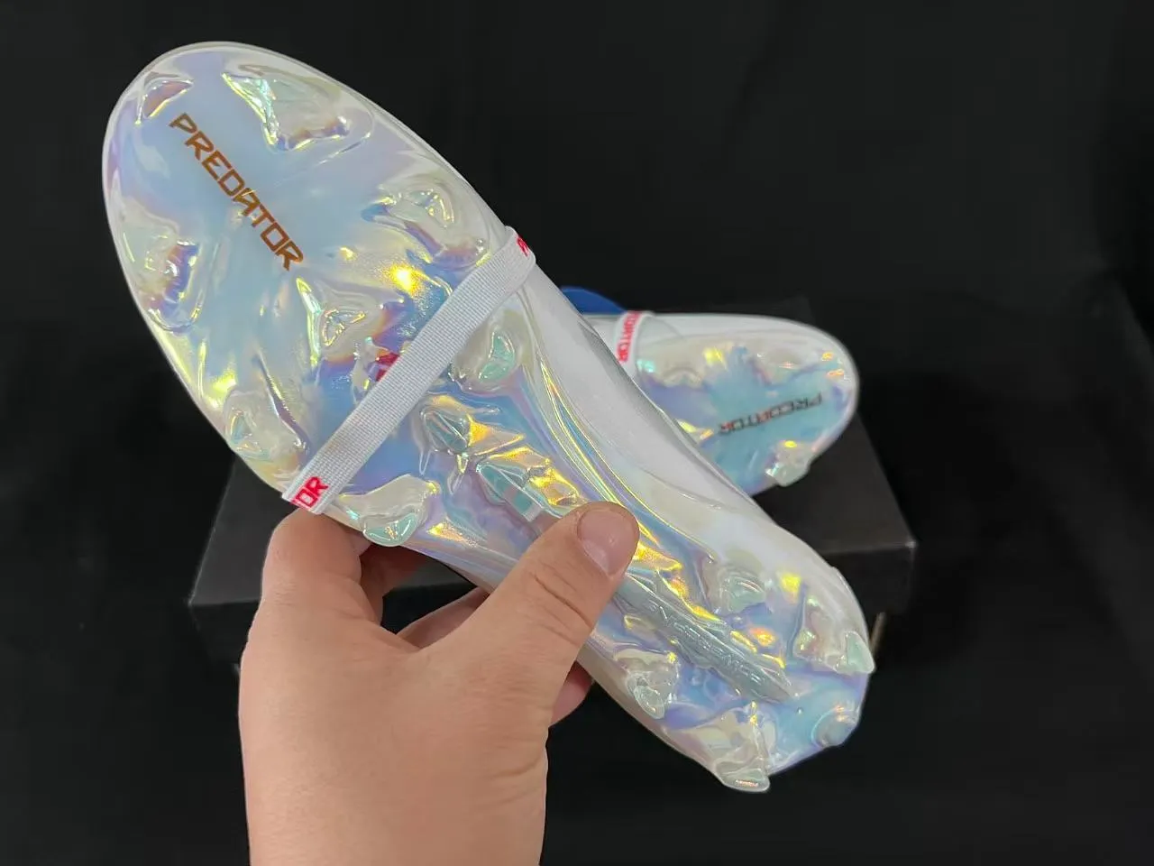 Adidas Predator Branco Azul Sem Cadarços Fechamento de Tirante Iridescente Holográfico Solado Césped Natural Sapatos de Futebol 2
