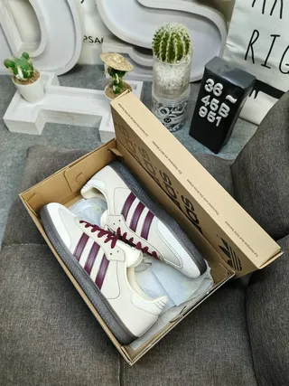 Adidas Samba Off-White e Burgundy tênis lifestyle 3