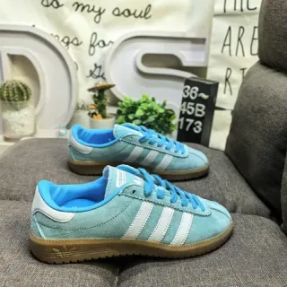 Adidas Samba OG 浅蓝色麂皮生活方式运动鞋