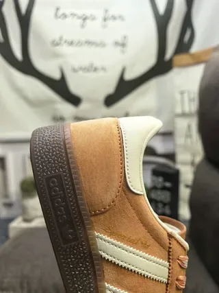 Adidas Samba OG Tan y Off-White zapatillas lifestyle 3