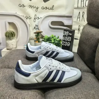 Adidas Samba White and Navy 生活方式运动鞋