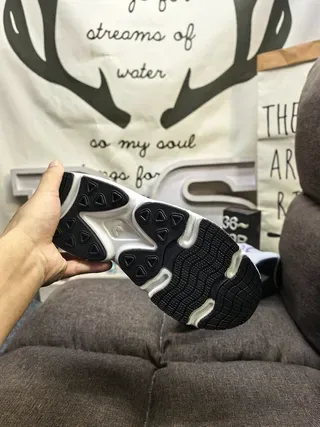 Adidas Prata Preto Metálico TPU Cage Tela E Sobreposições Sintéticas Tênis Lifestyle 4