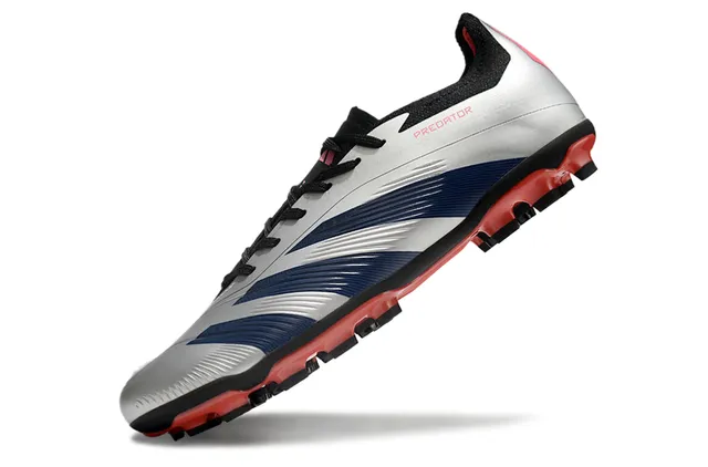 Adidas Chaussures de football Silver Navy Metallic upper synthétique avec détails de rayures pour terrain ferme 3