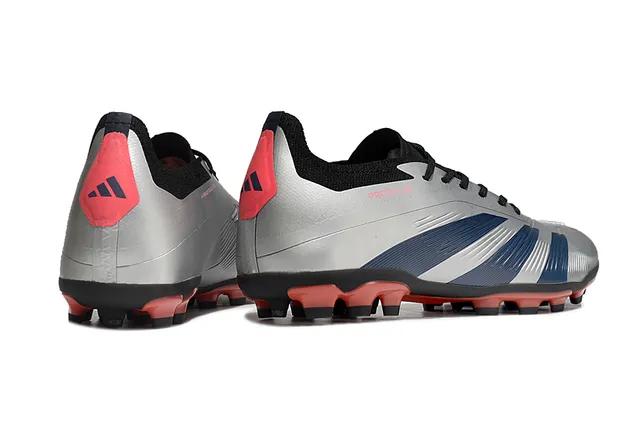 Adidas Chaussures de football Silver Navy Metallic upper synthétique avec détails de rayures pour terrain ferme 5