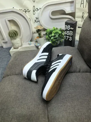 Adidas Spezial Beige Black Gum 生活方式运动鞋 16