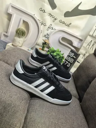 Adidas Spezial Beige Black Gum 生活方式运动鞋 19