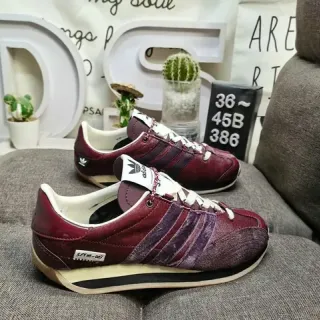 Adidas Spezial 酒红色和紫色天鹅绒条纹生活方式运动鞋