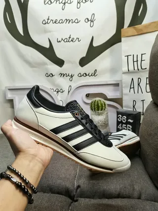 Adidas Spezial Off-White 和黑色生活方式运动鞋 5