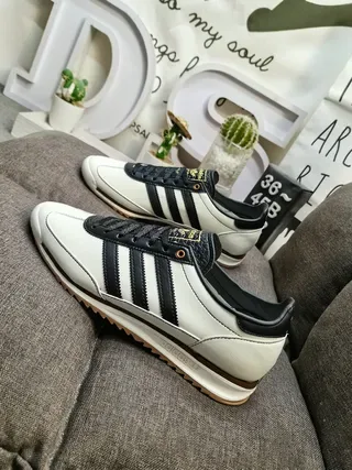 Adidas Spezial Off-White 和黑色生活方式运动鞋 7