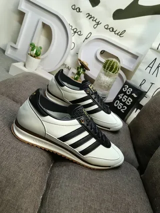 Adidas Spezial Off-White 和黑色生活方式运动鞋 9