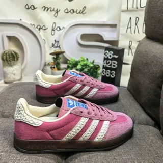 Adidas Spezial حذاء رياضي وردي من البارزة بأسلوب الحياة