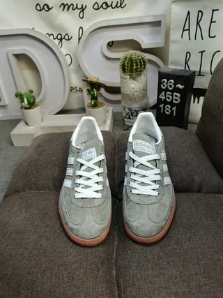 Adidas Spezial أحذية رياضية أسلوب حياة باللون الأبيض والأحمر من السويد 10