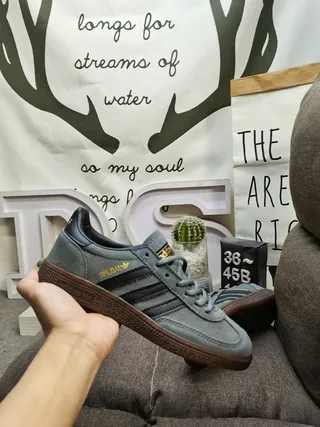 Adidas Spezial أحذية رياضية أسلوب حياة باللون الأبيض والأحمر من السويد 15