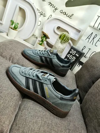 Adidas Spezial أحذية رياضية أسلوب حياة باللون الأبيض والأحمر من السويد 17
