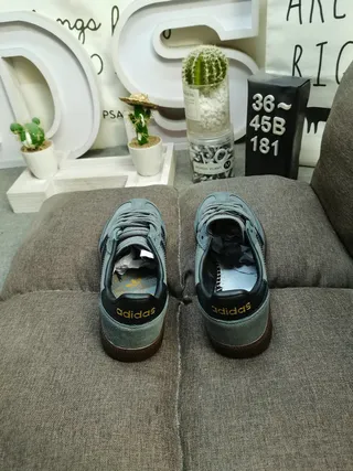 Adidas Spezial أحذية رياضية أسلوب حياة باللون الأبيض والأحمر من السويد 18