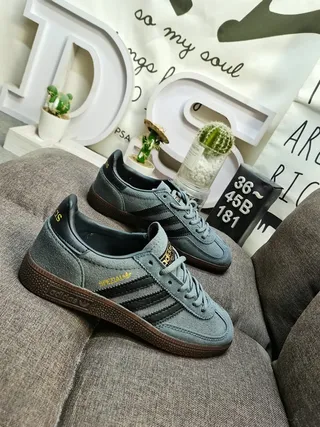 Adidas Spezial أحذية رياضية أسلوب حياة باللون الأبيض والأحمر من السويد 19