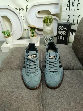 Adidas Spezial أحذية رياضية أسلوب حياة باللون الأبيض والأحمر من السويد 20