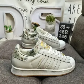 Adidas Superstar بيج متعدد الألوان شيل تو ثلاثة خطوط جانب لوحة أحذية رياضية أسلوب حياة