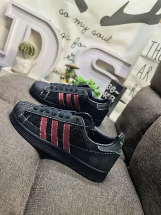 Adidas Superstar Chaussures Lifestyle Noires et Rouges 7