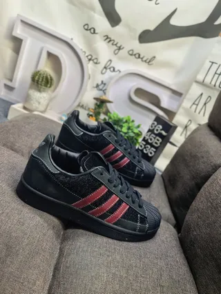 Adidas Superstar Chaussures Lifestyle Noires et Rouges 9