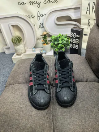 Adidas Superstar Chaussures Lifestyle Noires et Rouges 10