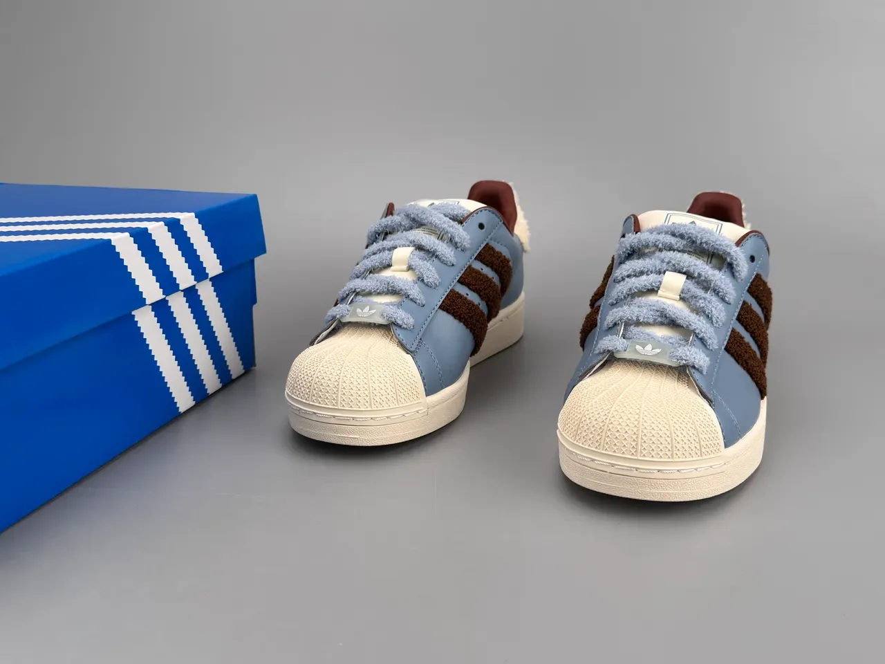 Adidas Superstar Zapatillas Lifestyle Azul Polvoriento Marrón con Rayas de Shearling 3