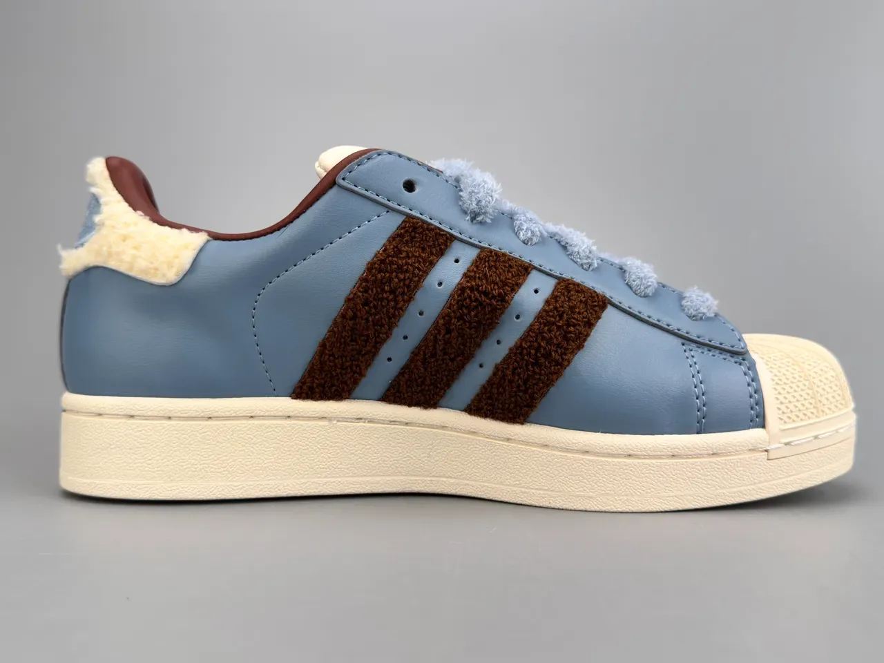Adidas Superstar Zapatillas Lifestyle Azul Polvoriento Marrón con Rayas de Shearling 10