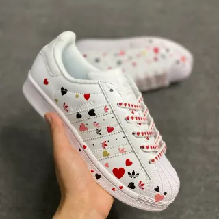 Adidas Superstar طباعة القلب أبيض أسلوب الحياة حذاء رياضي